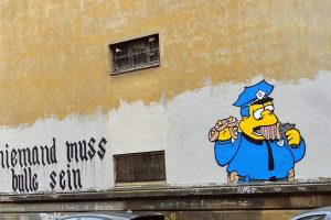 Neu Bemalte Graffiti Wand An Der Friedensbrucke In Frankfurt Am